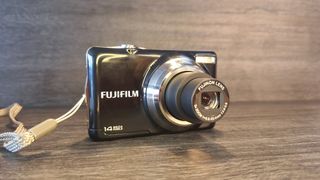 Cámara Digital Fujifilm FinePix JV300 14MP Negra