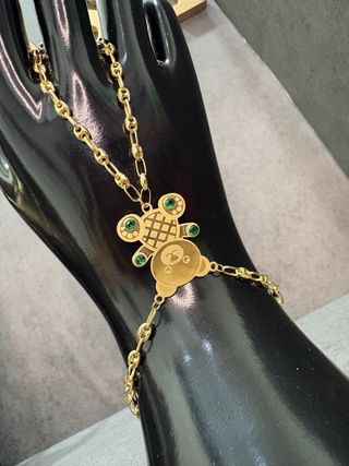 Pulsera manita oso oro 18k con piedras verdes