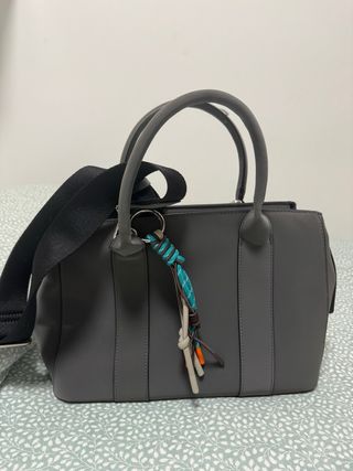 Bolso Parfois Gris con Colgante Multicolor