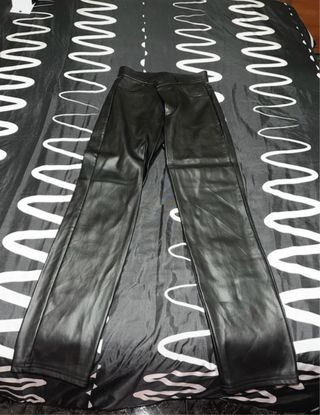 Pantalón cuero negro