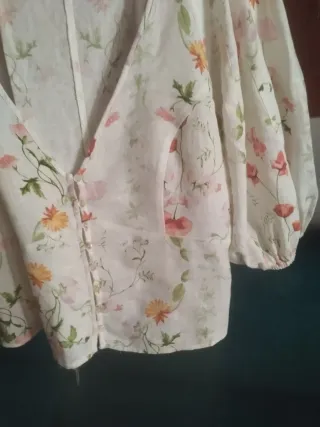 Blusa floral manga abullonada