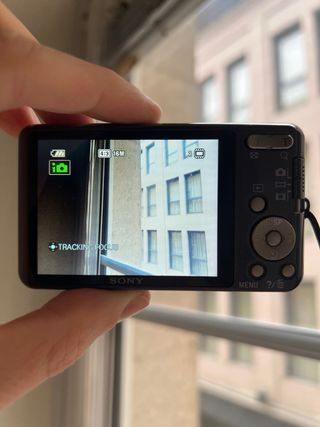 Sony Cybershot DSC W570 Cámara Digital Morada