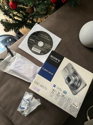 Sony Cybershot DSC W570 Cámara Digital Morada