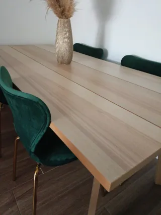 Mesa de comedor de madera, no incluye las sillas