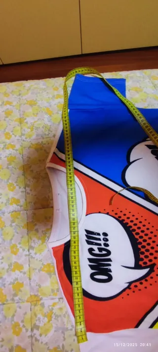 T-shirt ragazza in stile fumetto