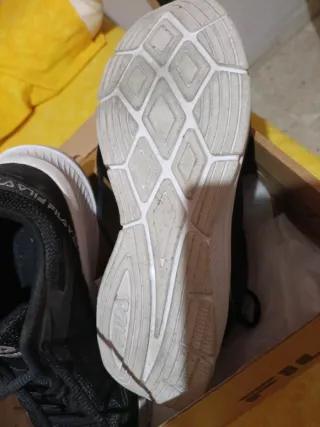 Tenis Fila Negros y Blancos