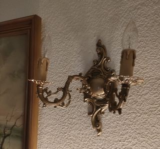 2 Lámparas de Pared Doradas