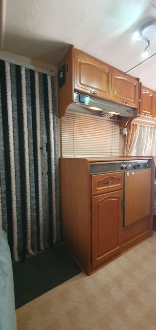 Caravana Moncayo Alhambra 430 Serie Oro -750Kg