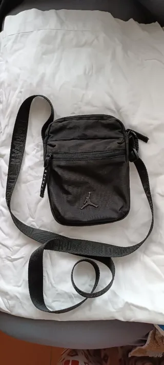 Bolso bandolera negro hombre