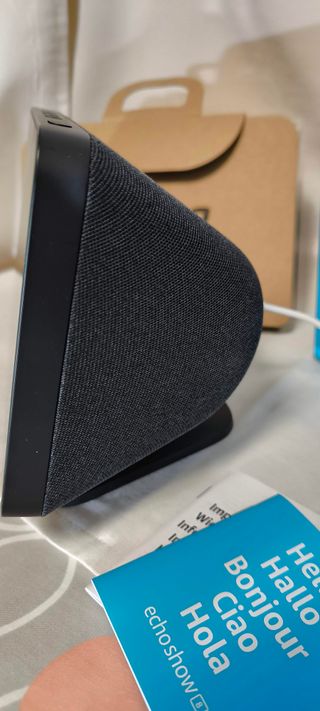 Echo Show 8 (2ª Gen) + Supporto (originale) Come Nuovo