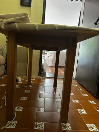 Mesa camilla cristal y tela beige y burdeos