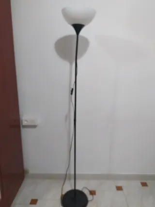 Lampada da terra marrone e arancione