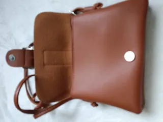 Bolso bandolera marrón con hebilla