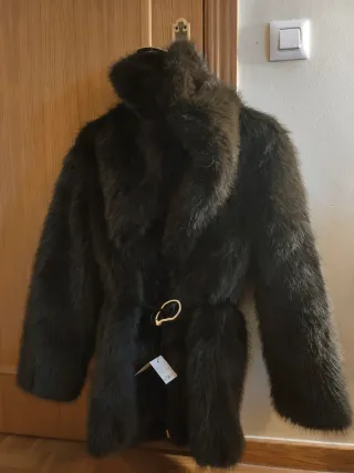 Abrigo pelo Zara negro/marrón