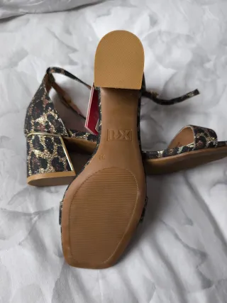 Sandalias XTI  leopardo y dorado talla 38