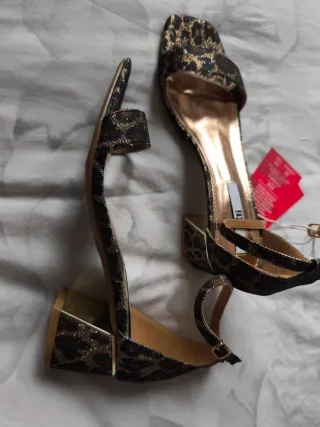 Sandalias XTI  leopardo y dorado talla 38