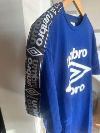 Camiseta Umbro Pull&Bear Azul