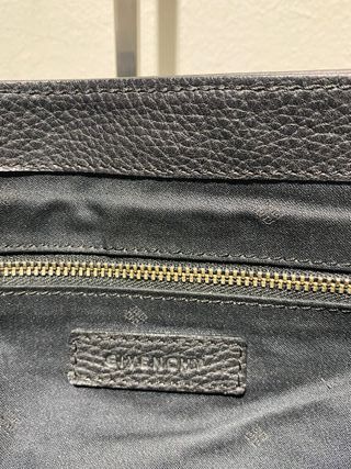 Bolso Givenchy de piel grabada color negro