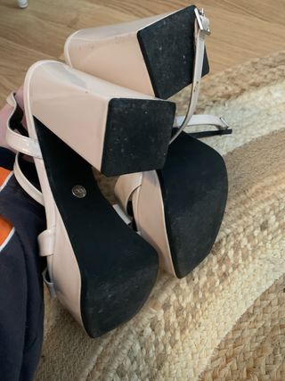 Tacones beige plataforma