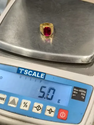 Anillo sello caballero oro 18kt con Piedra Roja