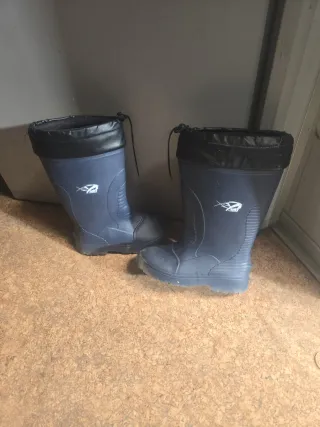 Botas de pesca Yuki azules y negras