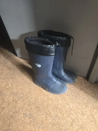 Botas de pesca Yuki azules y negras