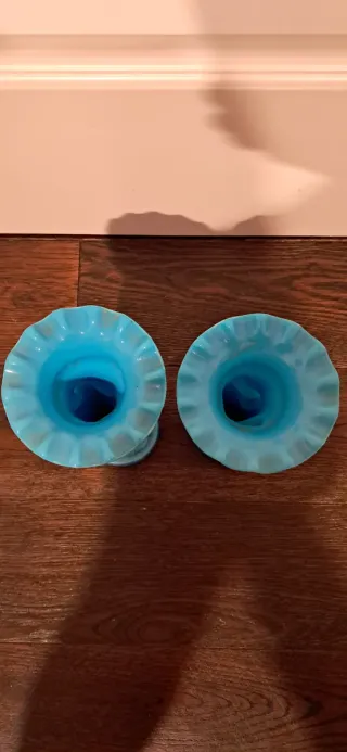 Candelabros antiguos de opalina azul turquesa