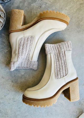 Botines de piel crema talla 37