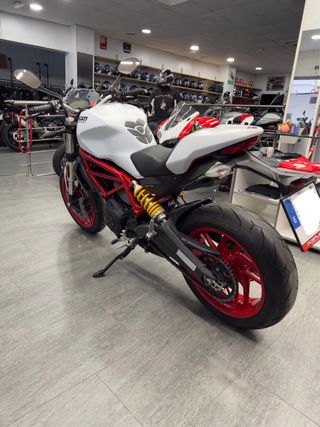 Ducati Monster 797 Blanca y Roja