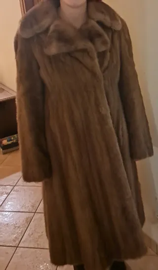 Pelliccia visone marrone.Veste da una 42 a una 46