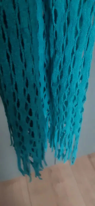 Bufanda crochet turquesa con flecos