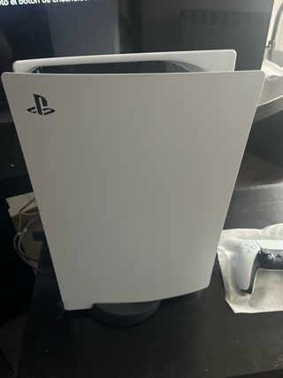 PlayStation 5 (PS5) casi nueva + 2 mandos