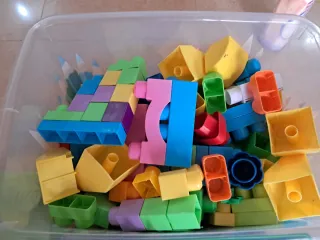 Piezas de construcción de plásticoyde lego.