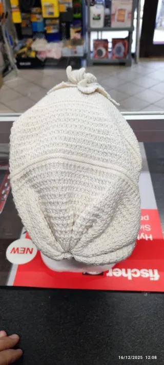 Cappellino cotone in maglia decorativo