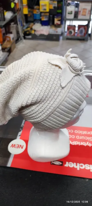 Cappellino cotone in maglia decorativo