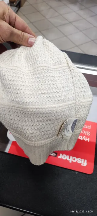 Cappellino cotone in maglia decorativo