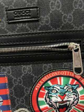 Bandolera Gucci Negra con Parches