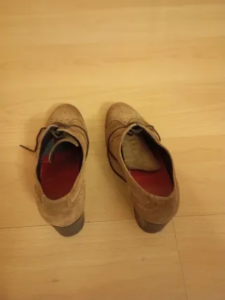 Zapatos de vestir marrones cómodos