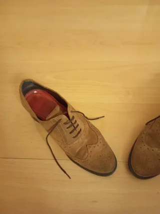 Zapatos de vestir marrones cómodos