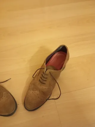 Zapatos de vestir marrones cómodos