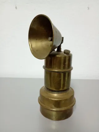 Lámpara de carburo de latón antigua