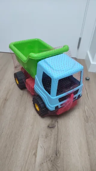 Camión de juguete grande