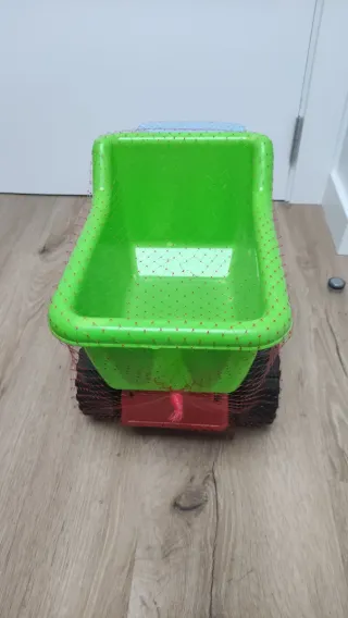 Camión de juguete grande