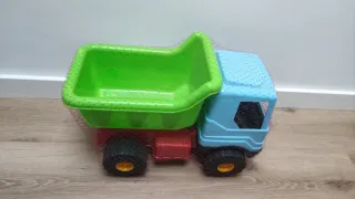 Camión de juguete grande