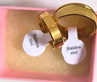 Conjunto de 2 anillos dorados