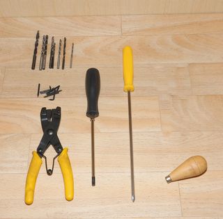 LOTE DE HERRAMIENTAS - TIRALINEAS BROCAS ALICATES.