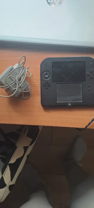 Nintendo 2DS Negra + Cargador