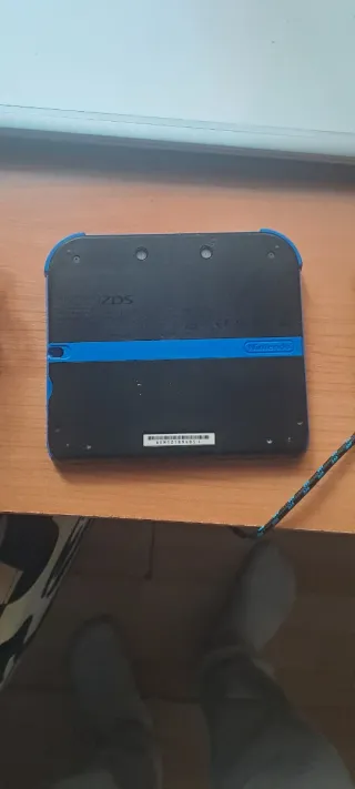 Nintendo 2DS Negra + Cargador