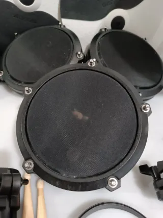 //Batería Alesis Debut Kit //W31Y8822