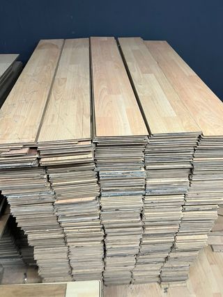 Suelo de parquet en buen estado 500 metros.